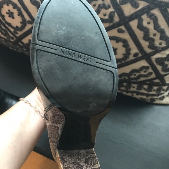 Size 7 leather ankle boots with snakeskin detail - Picture 4 of 5